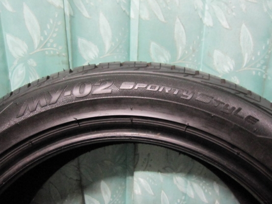 ขายยาง Bridgestone ขนาด 185 55R 16 ขอบ 16 ตุ่มหน้ายางมีครบทุกเส้น