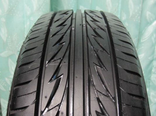 ขายยาง Bridgestone ขนาด 185 55R 16 ขอบ 16 ตุ่มหน้ายางมีครบทุกเส้น
