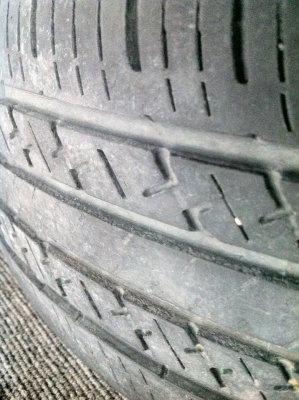 ขาย...KUMHO 195/60/15 ปี2011 ดอกนิ่มๆ ไม่รั่วซึม