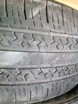 ขาย...KUMHO 195/60/15 ปี2011 ดอกนิ่มๆ ไม่รั่วซึม