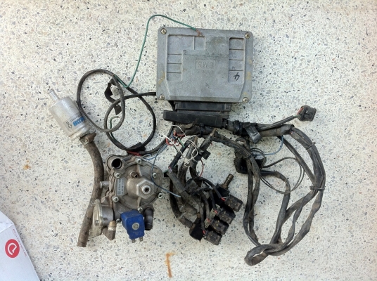 ขายชุดแก๊สหัวฉีดเครื่อง4สูบ สภาพดี มีกล่องคุม/ชุดหัวฉีด/หม้อต้ม ตามรูปใครใส่ระบบดูดอยู่เอาไปใส่แทนได้เลยประหยัดขึ้นเยอะ