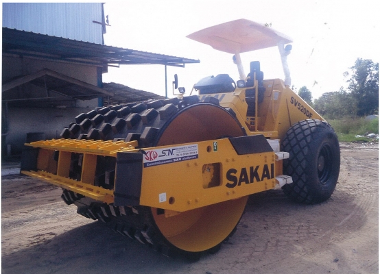 รถบดสั่นสะเทือนล้อหนามหุ้มเรียบ SAKAI รุ่น SV520DF
