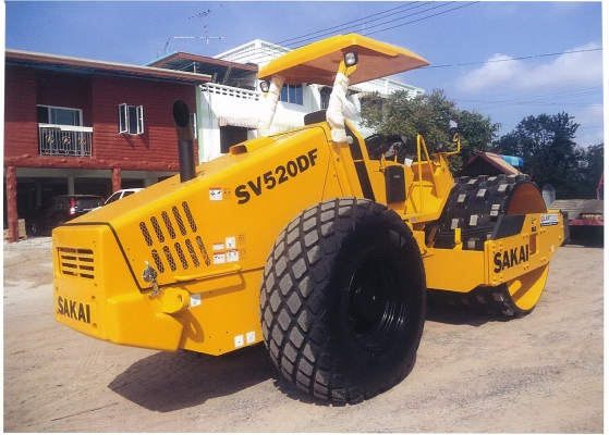 รถบดสั่นสะเทือนล้อหนามหุ้มเรียบ SAKAI รุ่น SV520DF