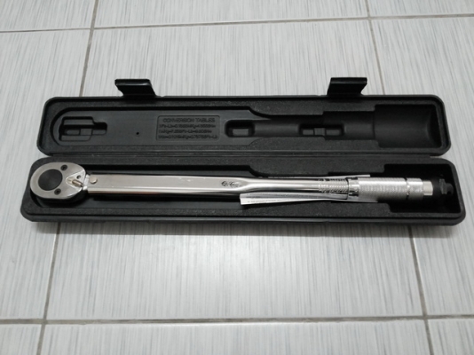 ประแจปอนด์ ปรับตั้งแรงบิดได้ 20 - 150 ฟุตปอนด์ มี 10 ตัว