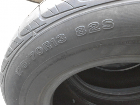 175/70R13 DUNLOP SP70e  มีชุด 4 เส้น TEL.081-427-3941