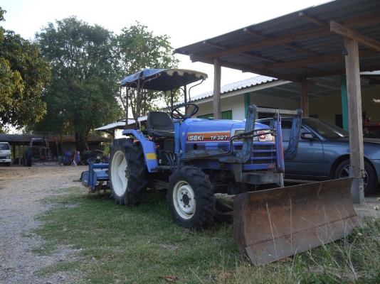 ขายครับ ISEKI TF 327 ขับเคลื่อน 4ล้อครับ