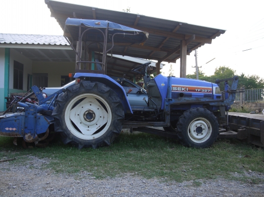 ขายครับ ISEKI TF 327 ขับเคลื่อน 4ล้อครับ