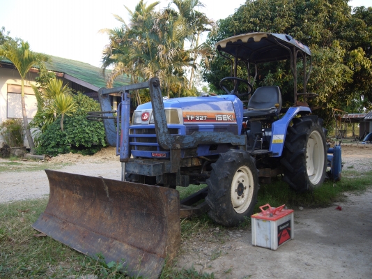 ขายครับ ISEKI TF 327 ขับเคลื่อน 4ล้อครับ