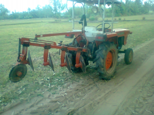 ขาย คูโบต้า L2201 ุ  เครื่องดี เกียร์ดี ไฮดรอลิคดี+ล้อเหล็ก+ขลุบ+คราด