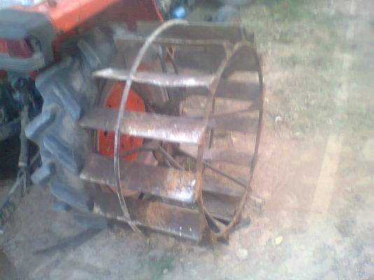 ขาย คูโบต้า L2201 ุ  เครื่องดี เกียร์ดี ไฮดรอลิคดี+ล้อเหล็ก+ขลุบ+คราด