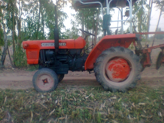 ขาย คูโบต้า L2201 ุ  เครื่องดี เกียร์ดี ไฮดรอลิคดี+ล้อเหล็ก+ขลุบ+คราด