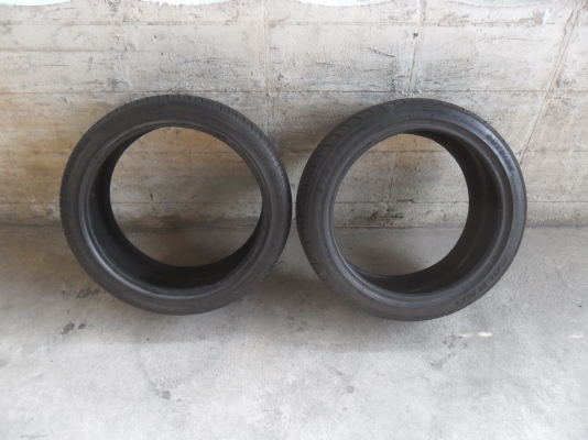 ยาง 225/40R18 สวยๆ 1 คู่ ราคา 2500 บาท