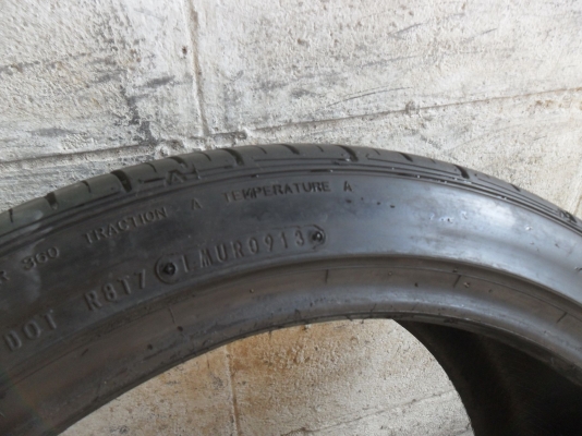 ยาง 225/40R18 สวยๆ 1 คู่ ราคา 2500 บาท