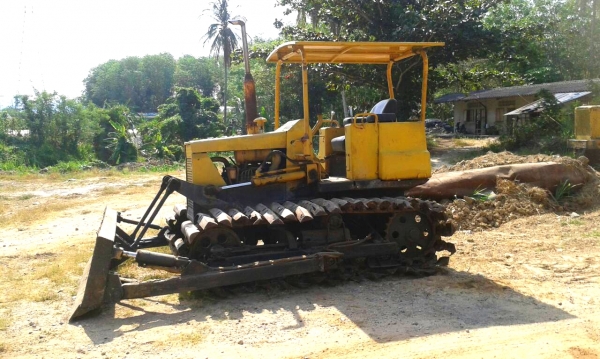 ขายรถแทรกเตอร์ KOMATSU D20-5 สภาพพร้อมใช้งาน ราคาต่อรองได้