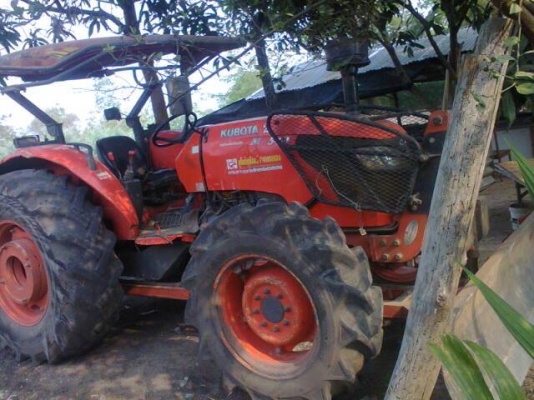 ***ขายแล้วครับขอบคุณ Truck2hand ขายด่วน รถไถ2เพลาราคาถูกๆKUBOTA M8540 85แรง เครื่องเดิมปั้มเดิม เครื่องดี ปั้มดี เกียร์ไม่หลุด ชั่วโมงทำงาน 5,xxxชั่วโมง ยางหน้าดีหลังพอใช้ สีสันดี พร้อมอุปกรณ์ 2 ชิ้น ใบดัน หาง3 สภาพดี รถใช้งานปกติ ขายตามสภาพ ราคาต่อรองได้