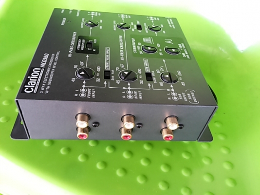 ครอสโอเวอร์clarion MCD360 รุ่นยอดนิยมเข้า3ออก3สวยไม่มีรอย