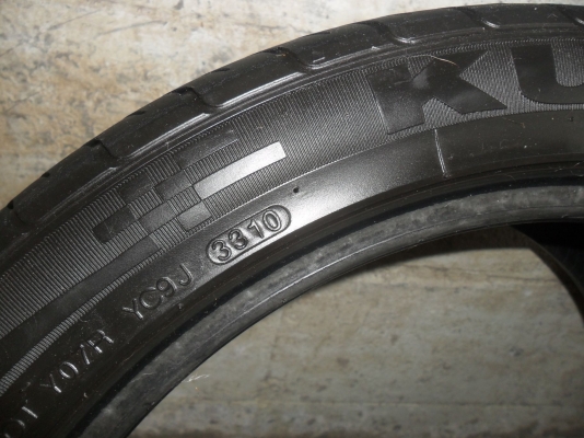 ยาง KUMHO 215/45ZR17 ปี10 สวยๆ 1 คู่ ราคา 1900 บาท ยาง KUMHO 215/45ZR17 ปี10 สวยๆ 1 คู่ ราคา 1900 บาท