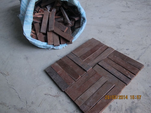 ขายไม้มะค่าเก่าปูพื้นปาร์เก้ มีจำนวนมาก ไม่บิด ไม่บวม ถูกๆครับ