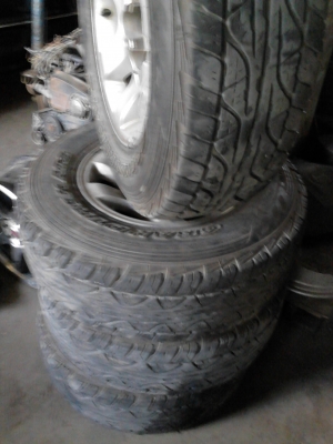 แม๊ก พร้อมยางลุยๆขอบ 15 พร้อมยาง 235/75R15  DUNLOP GRANDTREK AT3 TEL.081-427-3941