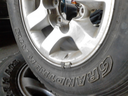 แม๊ก พร้อมยางลุยๆขอบ 15 พร้อมยาง 235/75R15  DUNLOP GRANDTREK AT3 TEL.081-427-3941