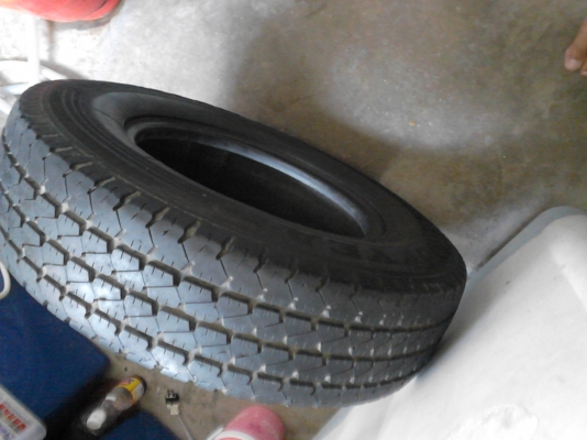195R14 GOODYEAR  มี 1 เส้น TEL.081-427-3941
