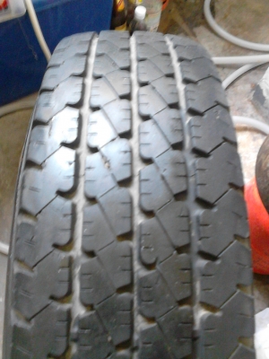 195R14 GOODYEAR  มี 1 เส้น TEL.081-427-3941