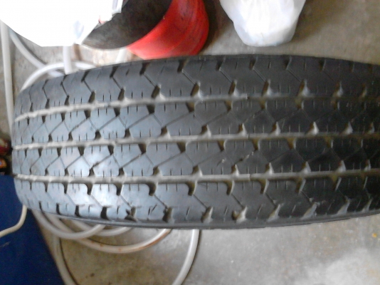 195R14 GOODYEAR  มี 1 เส้น TEL.081-427-3941