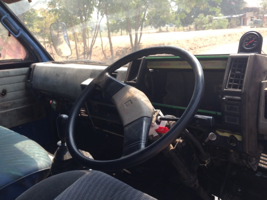 ขายอีซูซุ 6 ล้อ NPR เครื่ิอง 4BD1-115 แรงม้า จดทะเบียปี2541 รถสภาพสวยพร้อมใช้งาน เครื่องดี คัซซีสวย  สนใจติดต่อ ชัยยา สตึก โทร 081-9972972 089-8451778