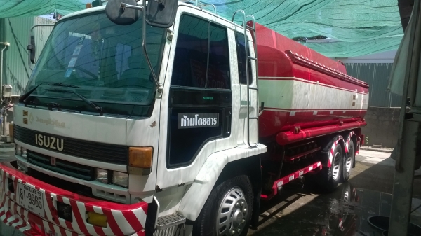 รถน้ำมันISUZU ร็อคกี้175แรง โหลดล่างแล้ว ยางเต็มทั้ง10 รถสวยถังสวย 15000ล. รถน้ำมันISUZU ร็อคกี้175แรง โหลดล่างแล้ว ยางเต็มทั้ง10 รถสวยถังสวย 15000ล.