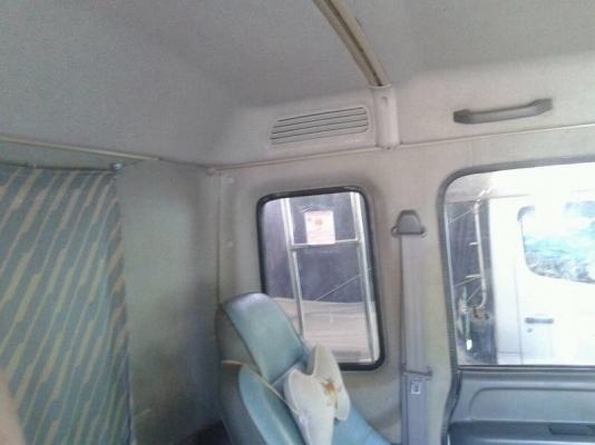 รถอีซูซุ 10 ล้อ ( บรรทุกน้ำมัน )  200 แรงม้า. ปี 49  สนใจติดต่อ 081 - 6079515