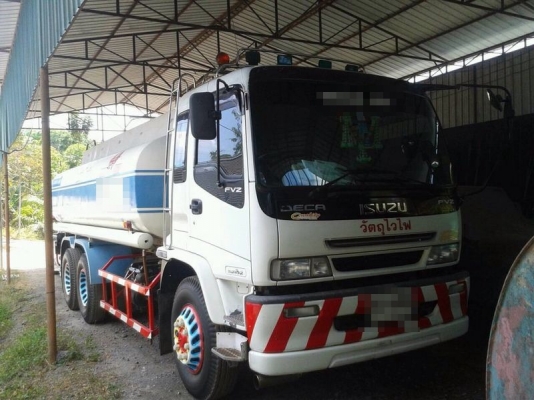 รถอีซูซุ 10 ล้อ ( บรรทุกน้ำมัน )  200 แรงม้า. ปี 49  สนใจติดต่อ 081 - 6079515