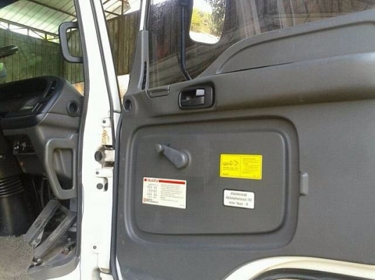 รถอีซูซุ 10 ล้อ ( บรรทุกน้ำมัน )  200 แรงม้า. ปี 49  สนใจติดต่อ 081 - 6079515