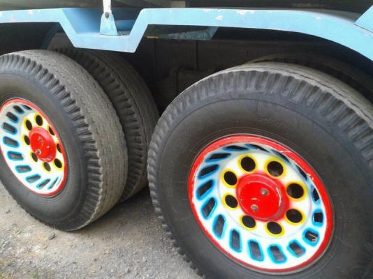 รถอีซูซุ 10 ล้อ ( บรรทุกน้ำมัน )  200 แรงม้า. ปี 49  สนใจติดต่อ 081 - 6079515