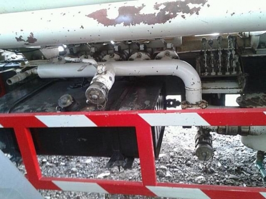 รถอีซูซุ 10 ล้อ ( บรรทุกน้ำมัน )  200 แรงม้า. ปี 49  สนใจติดต่อ 081 - 6079515