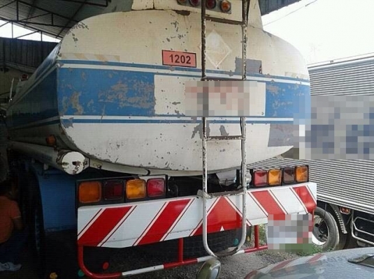 รถอีซูซุ 10 ล้อ ( บรรทุกน้ำมัน )  200 แรงม้า. ปี 49  สนใจติดต่อ 081 - 6079515