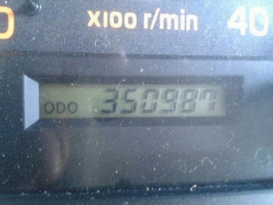 รถอีซูซุ 10 ล้อ ( บรรทุกน้ำมัน )  200 แรงม้า. ปี 49  สนใจติดต่อ 081 - 6079515