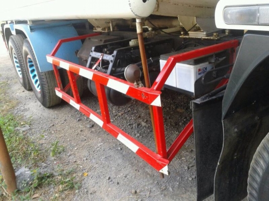 รถอีซูซุ 10 ล้อ ( บรรทุกน้ำมัน )  200 แรงม้า. ปี 49  สนใจติดต่อ 081 - 6079515