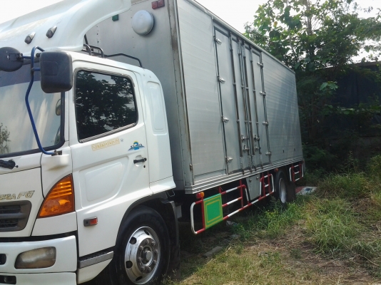 ต้องการขายรถฮีโน่เม๊กก้าปี50ยาว7เมตร20เครื่องดีคัชซีสวยสภาพ90\%รถพร้อมใช้