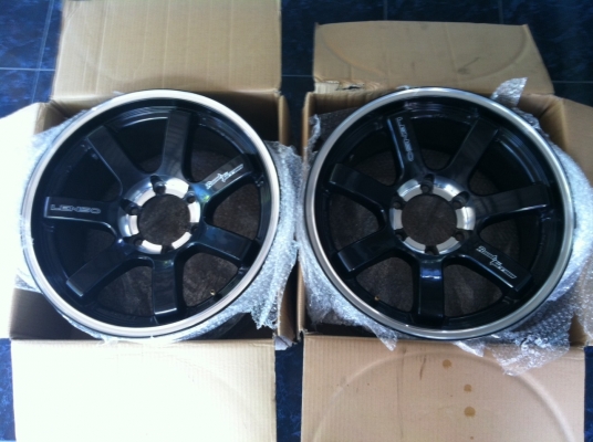 ส่งขนส่งนิ่มซีเส็งให้คุณสุพีรณัฐ จ.ลำปาง แล้วครับ ขอบคุณมากครับ ขายล้อแม็ก LENSO RT7 แท้ ขอบ 18 กว้าง 9 ทั้ง 4 วง ไม่คด ไม่ดุ้ง ลดราคาเหลือ 9,999 บาท ต่อรองได้ สามพราน นครปฐม