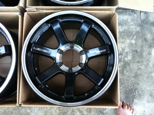 ส่งขนส่งนิ่มซีเส็งให้คุณสุพีรณัฐ จ.ลำปาง แล้วครับ ขอบคุณมากครับ ขายล้อแม็ก LENSO RT7 แท้ ขอบ 18 กว้าง 9 ทั้ง 4 วง ไม่คด ไม่ดุ้ง ลดราคาเหลือ 9,999 บาท ต่อรองได้ สามพราน นครปฐม