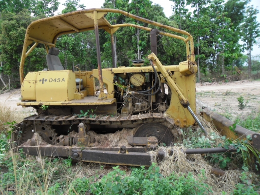 ขายรถแทรคเตอร์ KOMATSU D45A-1 สภาพไช้งานได้เครื่องดีทอ๊กดีโซ่หนา
