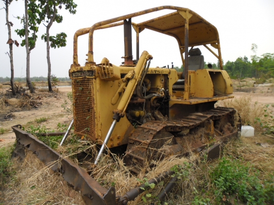 ขายรถแทรคเตอร์ KOMATSU D45A-1 สภาพไช้งานได้เครื่องดีทอ๊กดีโซ่หนา