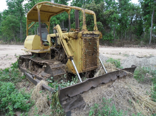 ขายรถแทรคเตอร์ KOMATSU D45A-1 สภาพไช้งานได้เครื่องดีทอ๊กดีโซ่หนา