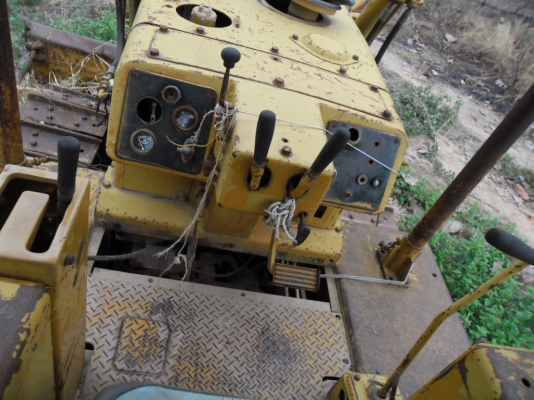 ขายรถแทรคเตอร์ KOMATSU D45A-1 สภาพไช้งานได้เครื่องดีทอ๊กดีโซ่หนา