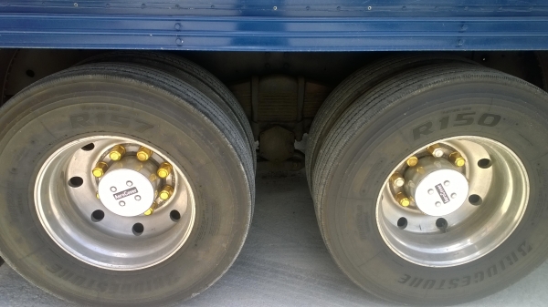 12ล้อตู้เปียกHINO FN2PWE เครื่องP11C-TD  325แรง ยูโร3 ปี*52  รถสวยเอี่ยม....