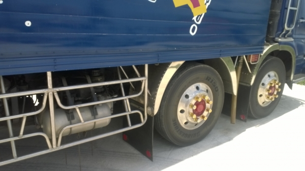 12ล้อตู้เปียกHINO FN2PWE เครื่องP11C-TD  325แรง ยูโร3 ปี*52  รถสวยเอี่ยม....