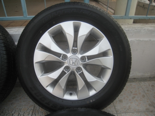ขายล้อแม็กป้ายแดง honda crv 17"x6.5" et50 5 รู 114.3 พร้อมยางปี13 สนใจติดต่อเล็กคลองสามครับ (081-3747940)