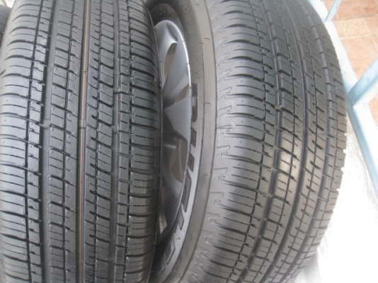 ขายล้อแม็กป้ายแดง honda crv 17"x6.5" et50 5 รู 114.3 พร้อมยางปี13 สนใจติดต่อเล็กคลองสามครับ (081-3747940)