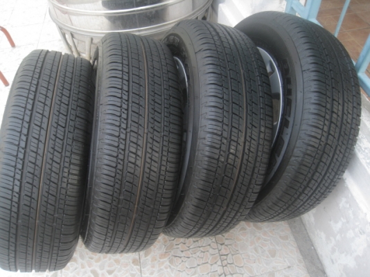 ขายล้อแม็กป้ายแดง honda crv 17"x6.5" et50 5 รู 114.3 พร้อมยางปี13 สนใจติดต่อเล็กคลองสามครับ (081-3747940)