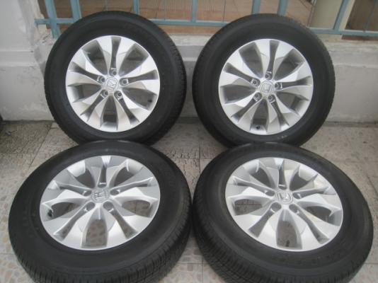 ขายล้อแม็กป้ายแดง honda crv 17"x6.5" et50 5 รู 114.3 พร้อมยางปี13 สนใจติดต่อเล็กคลองสามครับ (081-3747940)